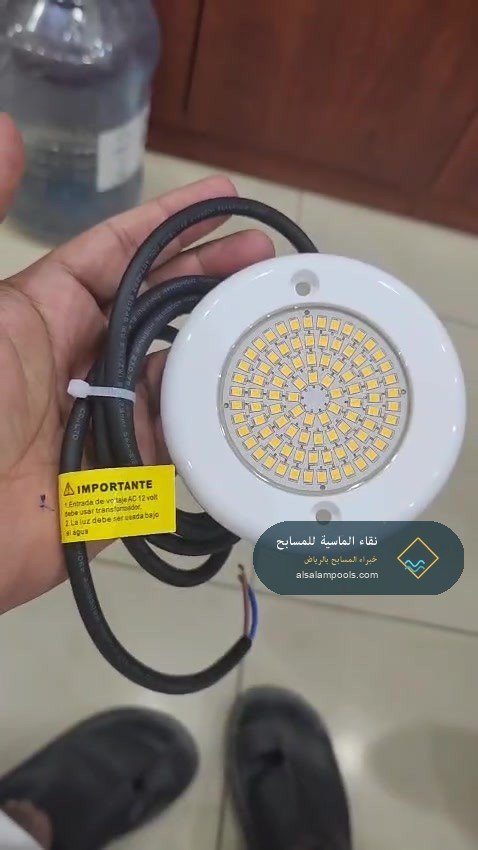 تركيب إضاءة تحت الماء
